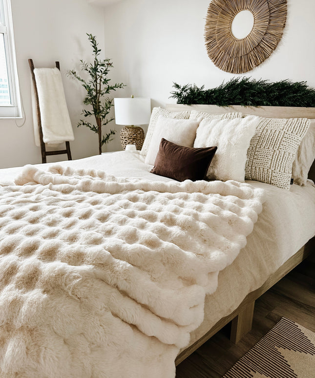 Erie Faux Fur Pillow Cover