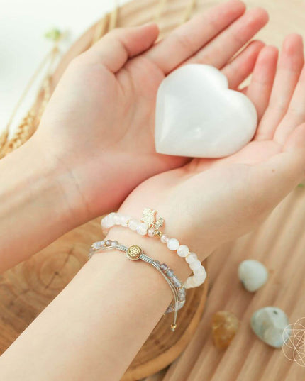 Golden Hand of Fortune - Bracelets of Wealth